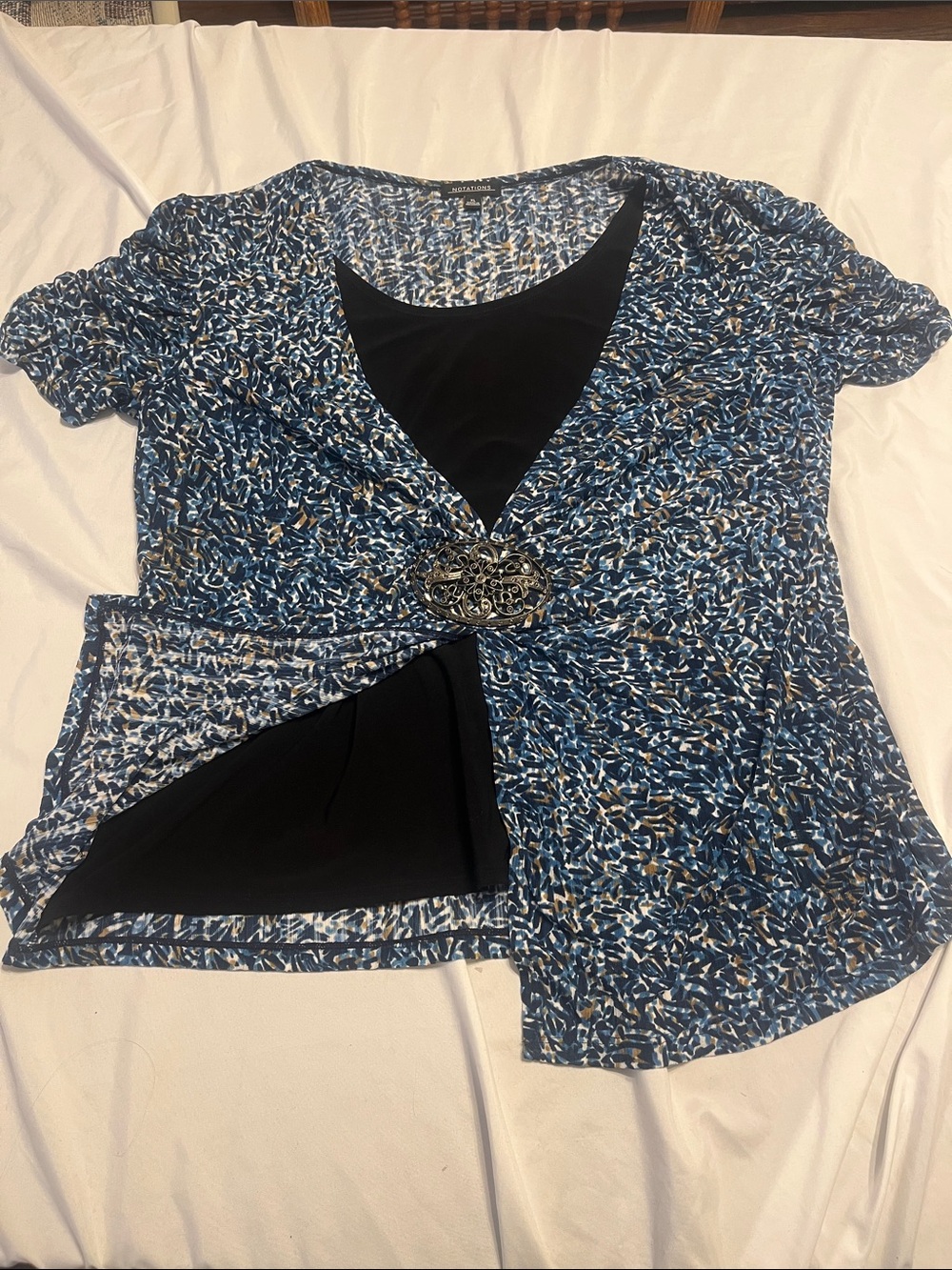 Blue Abstract Print Women’s V-Neck top w Decorative Brooch & built in tanktop